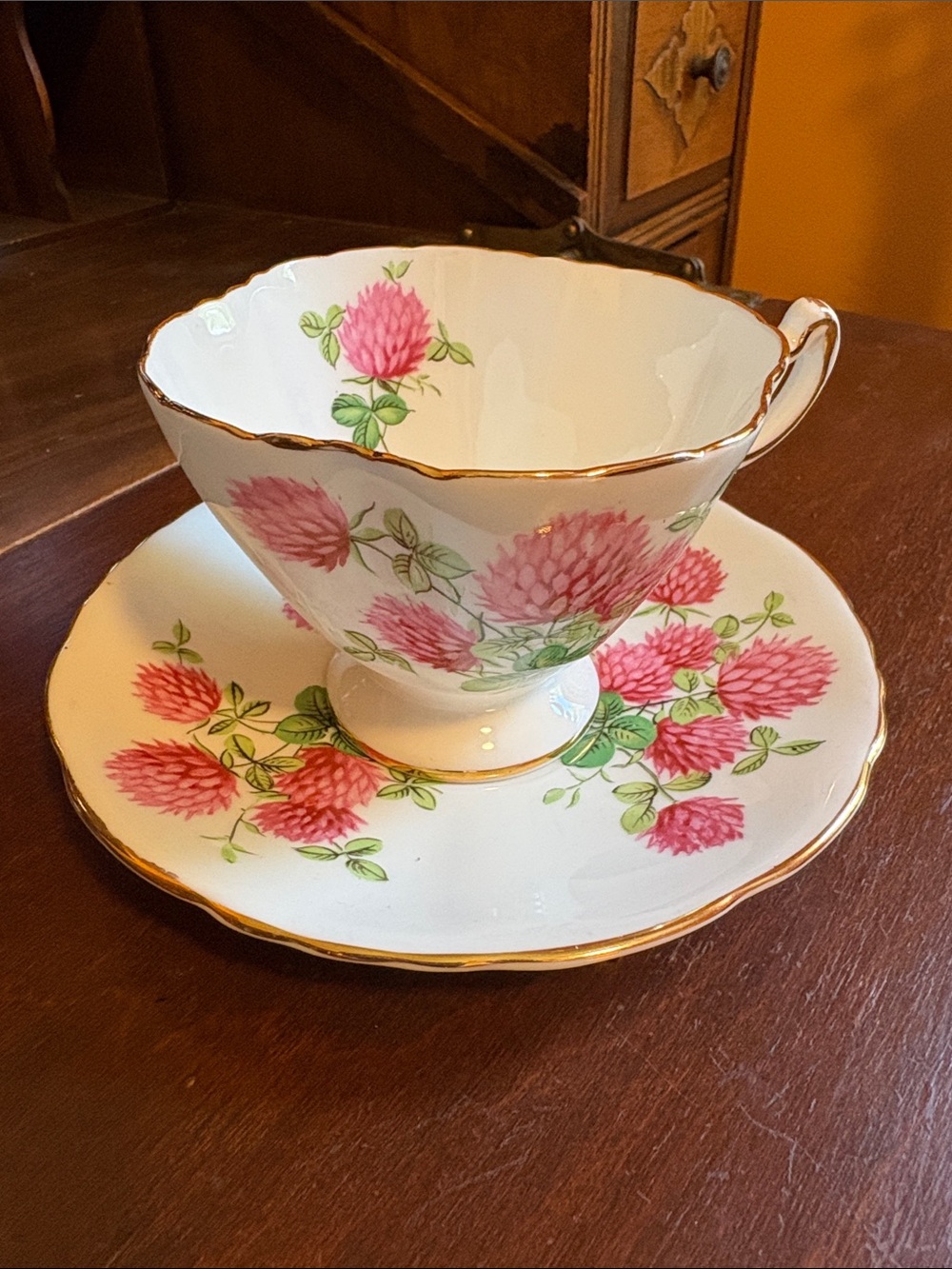 Bone china teacup made in England by Hammersly